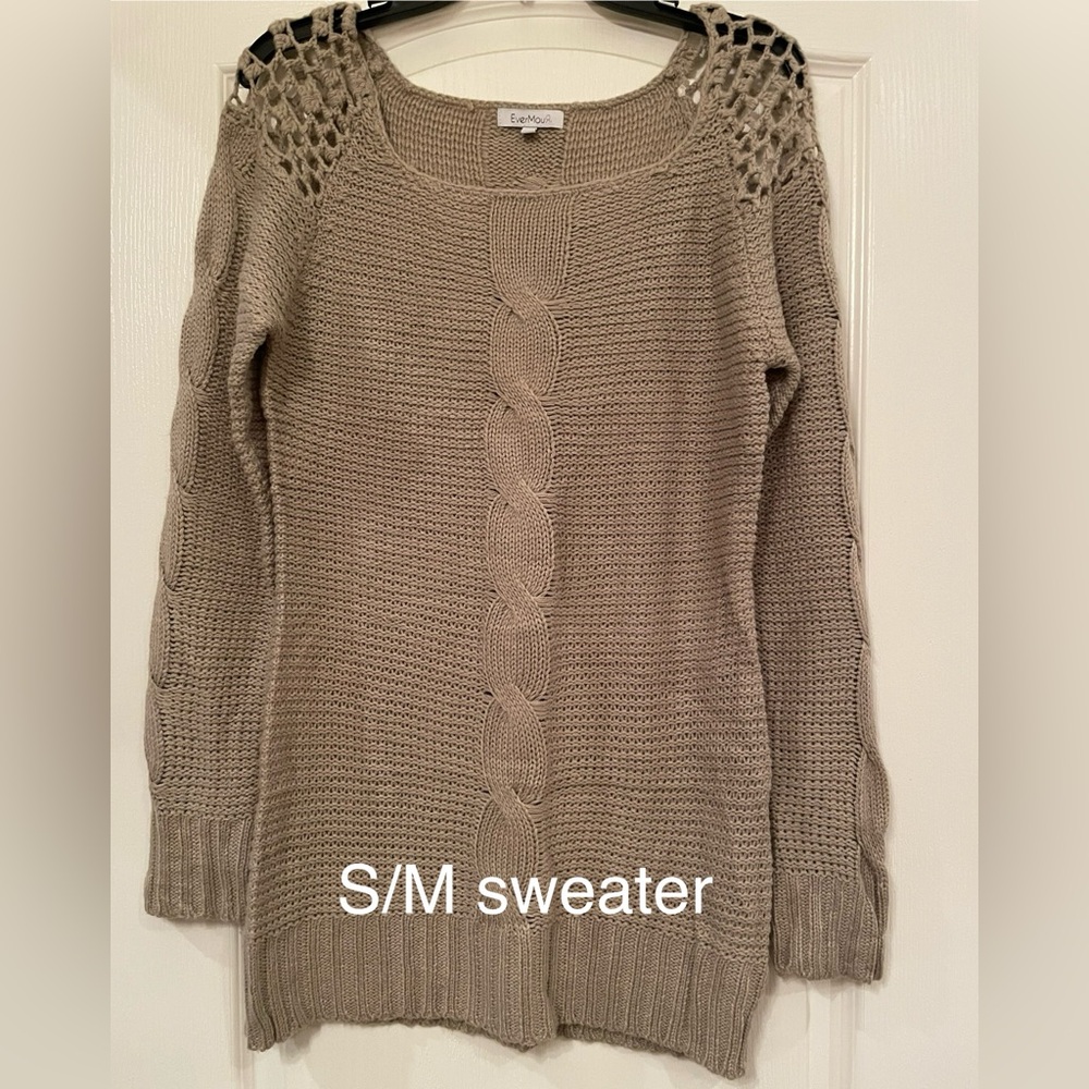 Women's Cable Knit Sweater - Gray